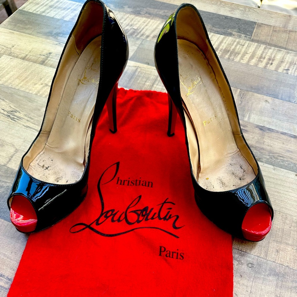Christian Louboutin Black Patent Leather Peep-Toe Pumps Red Sole Heels, US 8